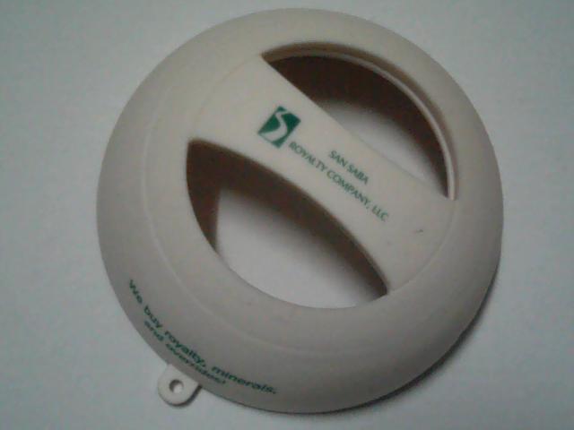 U盘、耳机、音响、点读笔等各种产品丝印喷油加工。 U盘、耳机、音响、点读笔等各种产品丝印喷油加工。